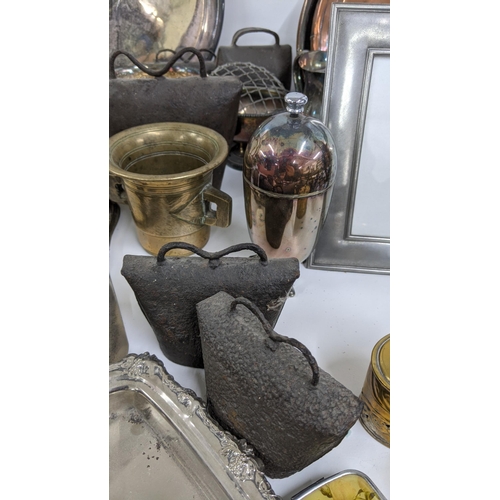 260 - A mixed lot to include mixed metal wear to include a pewter picture frame, a copper kettle, silver p... 