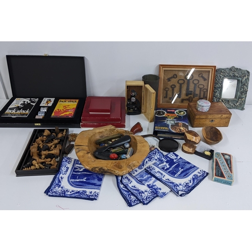 329 - A mixed lot to include pipes, cheroot with 9ct band, chess set, Lock, Stock & Two Smoking Barrels gi... 