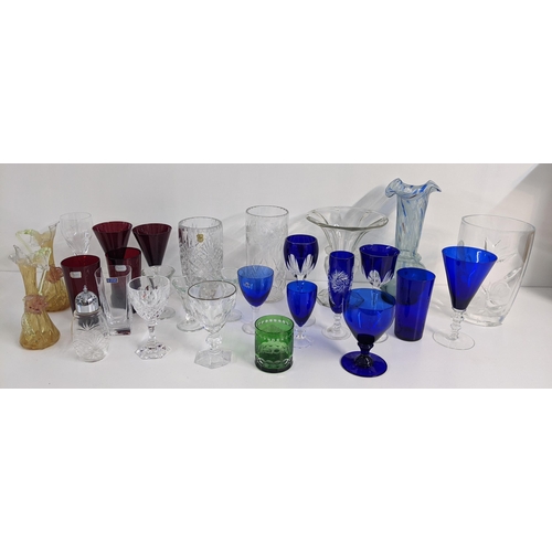 351 - Mixed glassware to include a pair of Murano bud vases, Art Deco style centre bowl, goblets and other... 