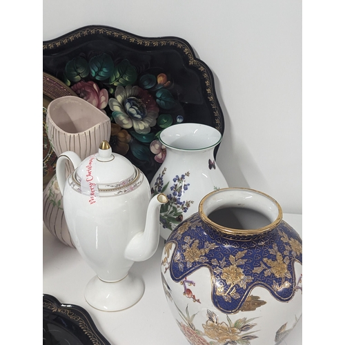 352 - Mixed ceramics to include a Doulton Lambeth stoneware jug, Wedgwood Kutani crane vase, Royal Worcest... 