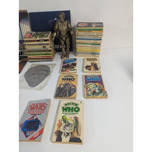 365 - Doctor Who - a mixed collection of memorabilia to include story books, Figure Collection magazines a... 