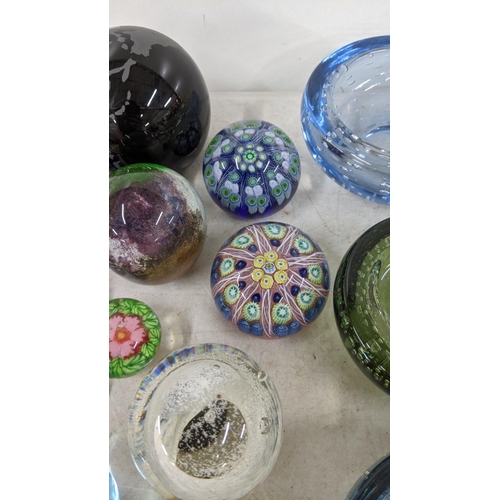 79 - A group of paperweights to include Caithness paperweights and others along with Whitefriars glass bo... 