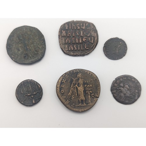 450 - Ancient coins - A mixed group to include Ancient Greek Syracuse Hieron II (224-216 BCE) Bronze, Roma... 