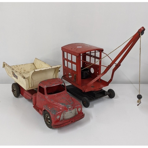 383 - A mid 20th century Buddy Hydraulic dump truck, along with a crane, together with two tin storage box... 