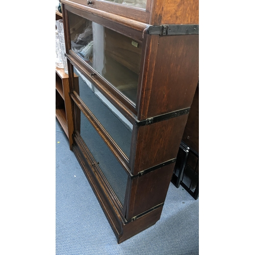 427 - An early 20th century Globe Wernicke oak four tier bookcase, 144h x 86.5w
Location:A3F