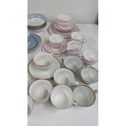 438 - Mixed ceramics to include Doulton cups and saucers, dinner plates and others along with Colclough ch... 