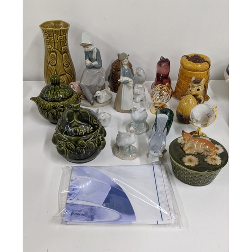 439 - A mixed lot to include Lladro figurines together with porcelain models of birds and other items
Loca... 