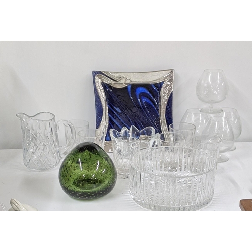 487 - A mixed lot of glassware to include a Whitefriars doorstop, Orrefors bowl together with a crystal cu... 