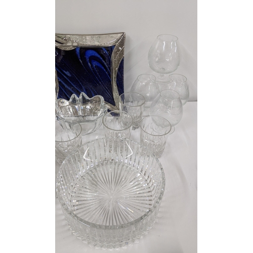 487 - A mixed lot of glassware to include a Whitefriars doorstop, Orrefors bowl together with a crystal cu... 