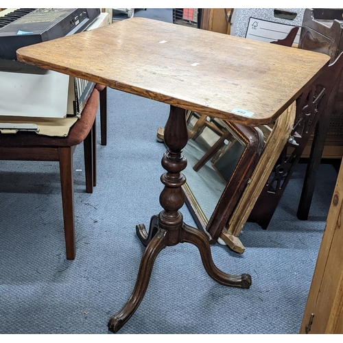 492 - An early 19th century oak tripod occasional table on splayed legs, 69.5cm h x 60cm w
Location:A2M