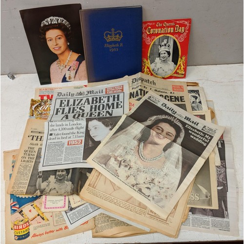 137 - Royal commemorative papers including newspaper headlines form WWI and WWII, special Coronation editi... 