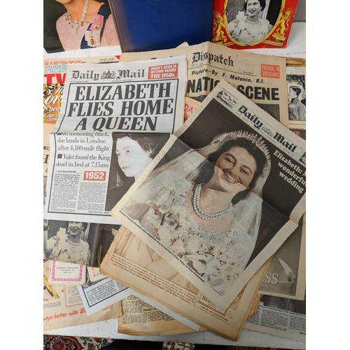 137 - Royal commemorative papers including newspaper headlines form WWI and WWII, special Coronation editi... 