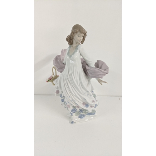 443 - Lladro porcelain figurine Spring Splendour 5898, 30cm h
Location:LAF