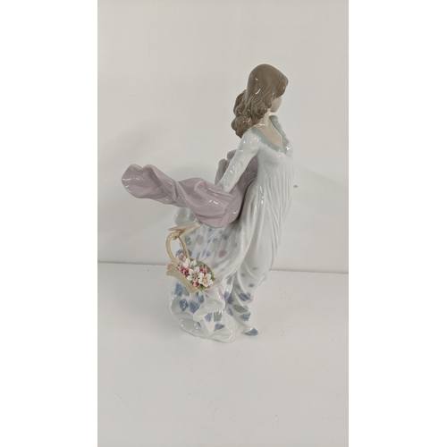 443 - Lladro porcelain figurine Spring Splendour 5898, 30cm h
Location:LAF