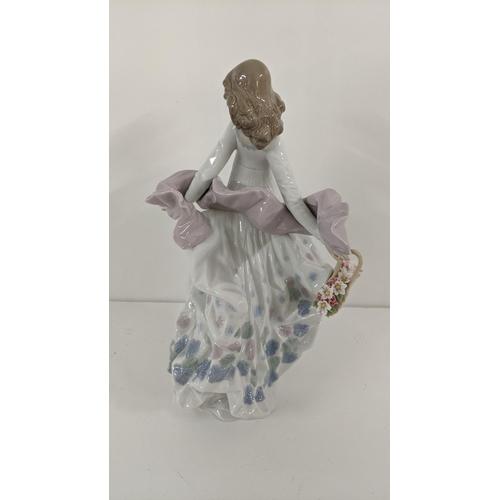 443 - Lladro porcelain figurine Spring Splendour 5898, 30cm h
Location:LAF