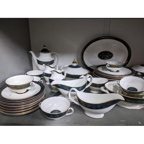 470 - A Royal Doulton Carlyle pattern part dinner and coffee service comprising approx. 107 pieces Locatio... 