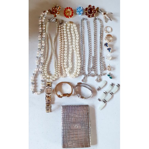 100 - Mixed costume jewellery to include a string of late 20th Century Monet simulated pearls with gold to... 