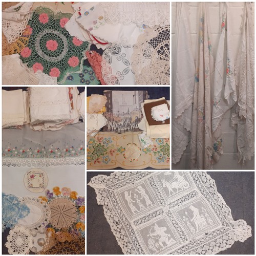 104 - A quantity of vintage linen and crotchet items, mainly mid 20th Century, to include table mats, napk... 