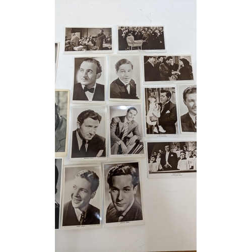 356 - Postcards - all related to film actors from the Picturegoer magazine, circa 1940's - 1960's (36)
Loc... 