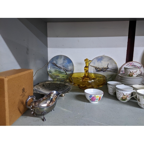 180 - A mixed lot of ceramics, glass and silver plate to include an early 19th century Newhall tea bowl, A... 