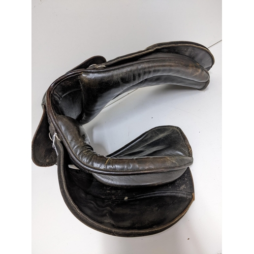 186 - A Vintage leather show saddle, 16.5 inches seat
Location:G