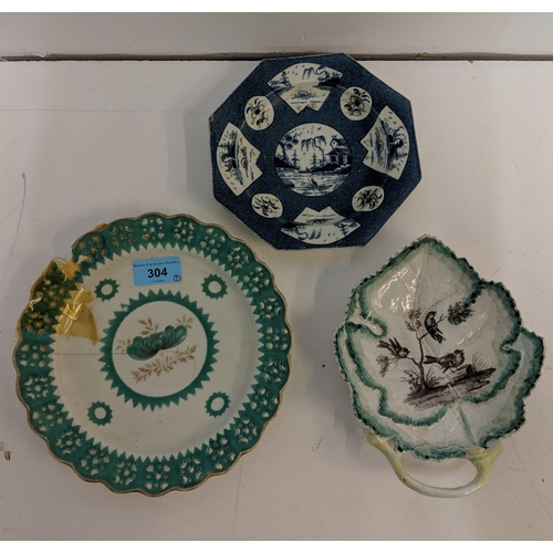 304 - Seven pieces of late 19th century Royal Worcester to include a dish, a blue and white plate, a salve... 