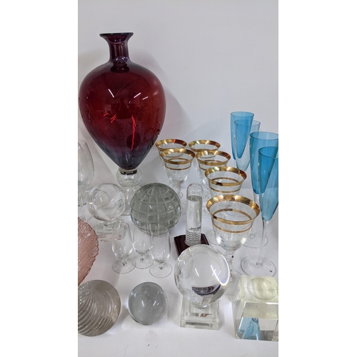 92 - Mixed glassware to include three dames etched wine glasses, large paper weight, large ruby glass vas... 