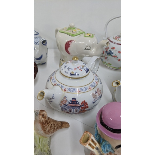 213 - A variety of ceramic teapots to include a teapot fashioned as a man playing golf, a clown and others... 