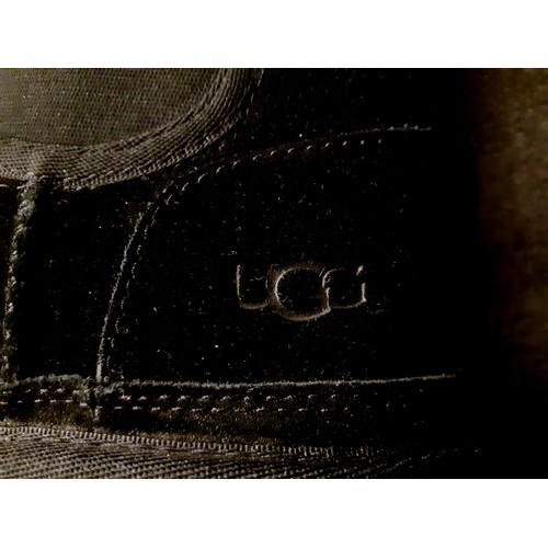 32 - Ugg- A pair of modern Neumel platform black suede unisex ankle boots, Serial No:1134526, UK size 6, ... 