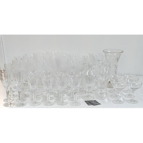 117 - A large lot of mixed glassware to include six Villeroy and Boch champaign glasses, together with two... 