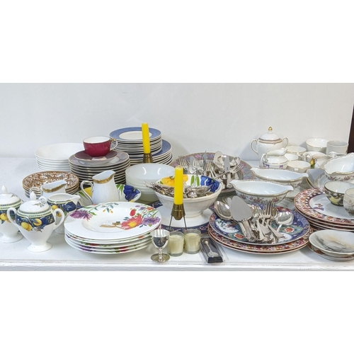 119 - Mixed ceramics to include Villeroy & Boch, Wedgwood Citrons lidded sugar bowls and cream jug and oth... 