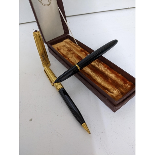 181 - A 1950s Russian federation Soyaz Fountain pen and propelling pencil gift set, the gold plate and the... 