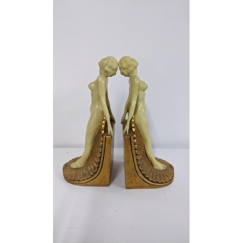 84 - A pair of Art Deco style bookends in the form of nude females 23h
Location :R1.1