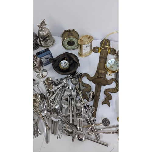 96 - A mixed lot to include loose cutlery, travel clock, eggcup with chick's head cover, and other items ... 