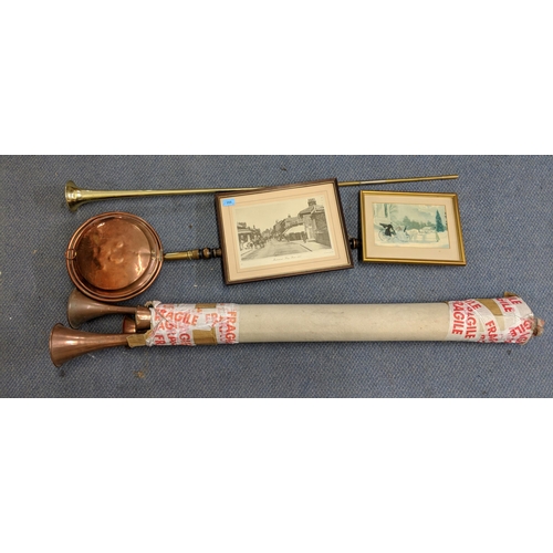 266 - A mixed lot to include four copper post horns, and a brass post horn, a copper warming pan with wood... 