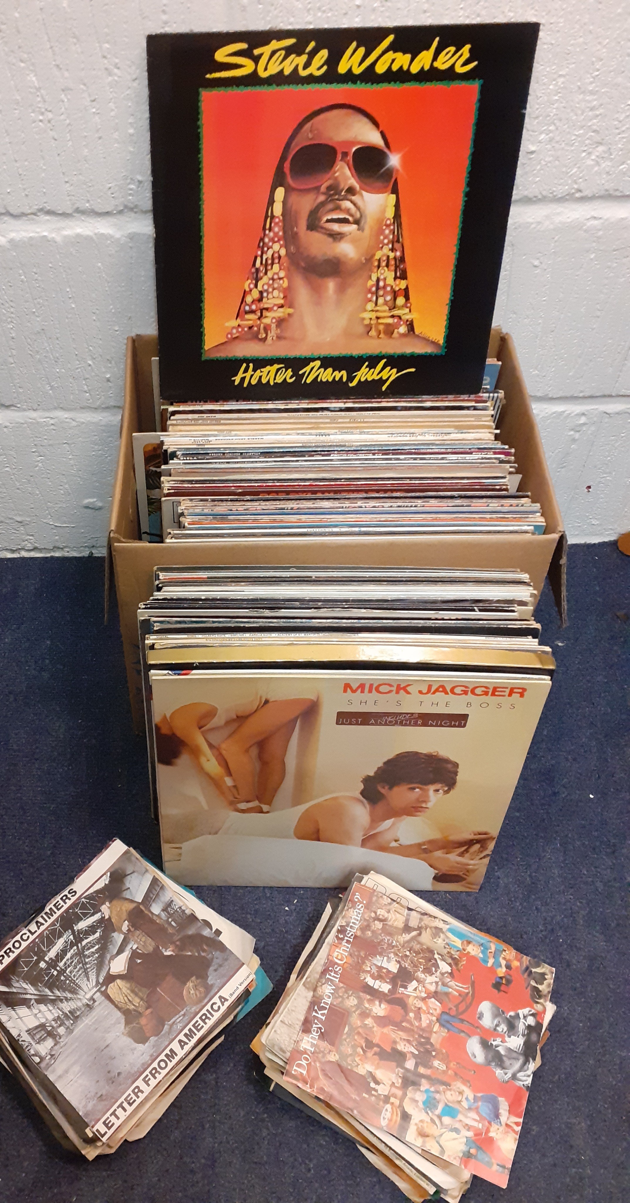 A quantity of LP's and 45rpm single records, mainly 1960's and 1970's ...