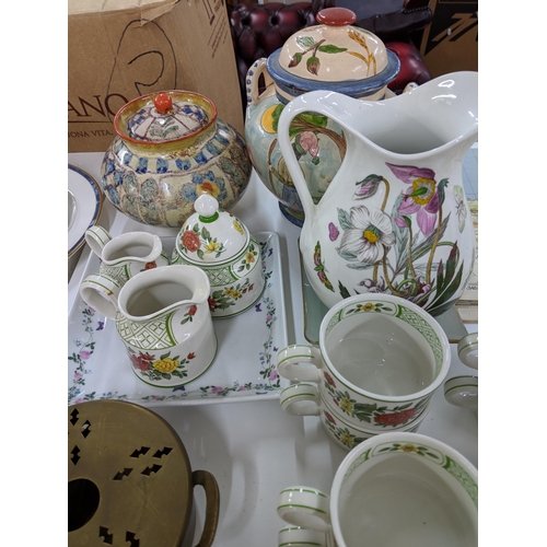 154 - Mixed china to include a Villeroy & Boch 'Summerday' part tea service, Wedgwood and various street a... 