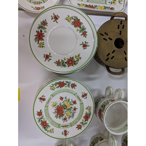 154 - Mixed china to include a Villeroy & Boch 'Summerday' part tea service, Wedgwood and various street a... 