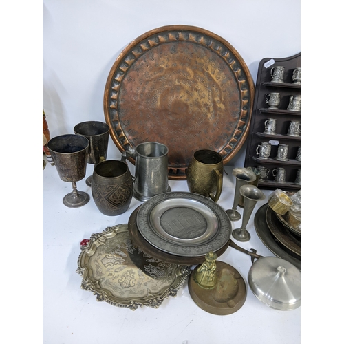 274 - Mixed metalware to include a collection of John Pinches miniature tankards, pewter candlestick, bras... 