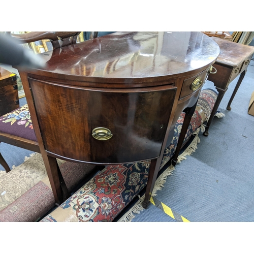 278 - A 1920s mahogany bow fronted sideboard having a shaped apron and tapering legs 92.5cm h x 117.5cm w ... 