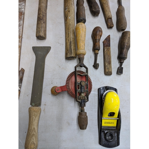 293 - Miscellaneous tools to include planes, a saw, hammers and other items Location:A1M