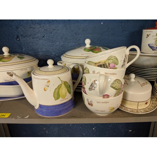 294 - A collection of Wedgwood Sarah's Garden pattern china to include dinner plates, side plates, cups an... 