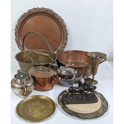 315 - Mixed metalware to include a twin handled copper pot, a copper kettle, a brass pot and other items L... 