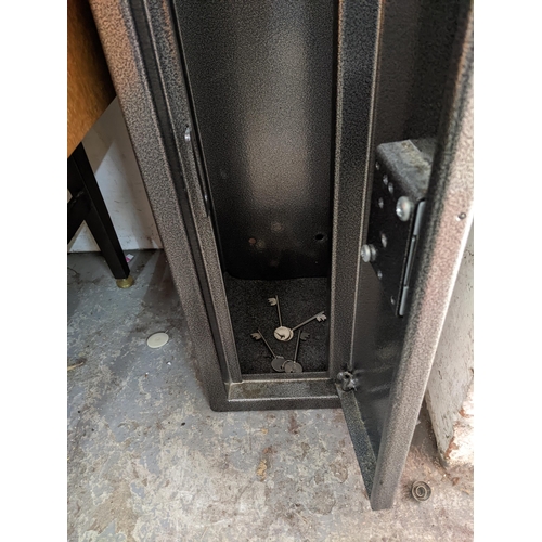 104 - A Boxx gun cabinet with two sets of keys 135x20.5x22cms
Location:G