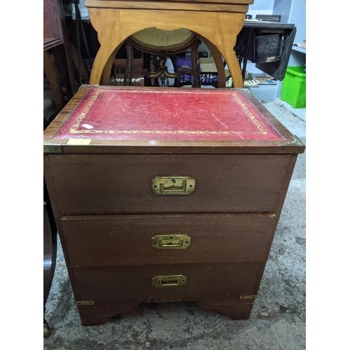 128 - A reproduction mahogany sofa table, single frieze drawer, splayed legs on brass castors 69x69 (when ... 