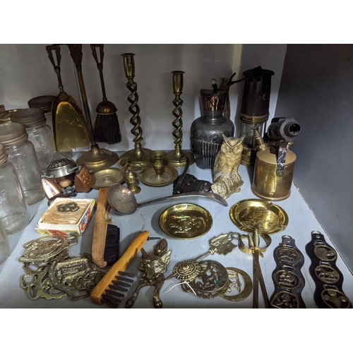 242 - Metalware to include a miners lamp, a silver plated horn handled jug, Kilner jars, mixed brassware
L... 