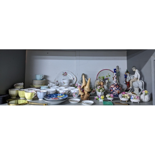 77 - A mixed lot of ceramics and other ornaments to include a Royal Albert harlequin part tea set, glass ... 