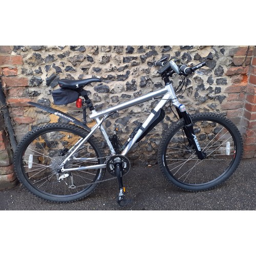 382 - An Avalanche all terrain GT silver coloured mountain bike. Location:G