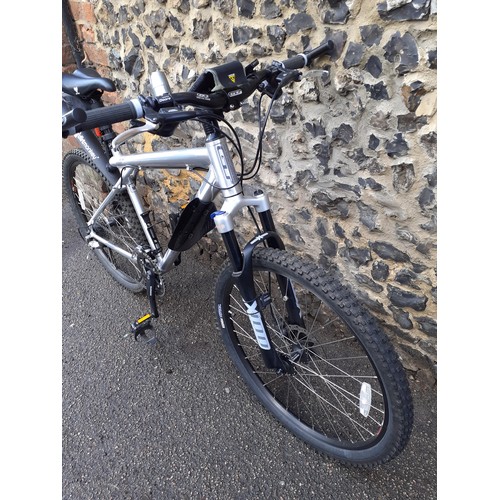 382 - An Avalanche all terrain GT silver coloured mountain bike. Location:G