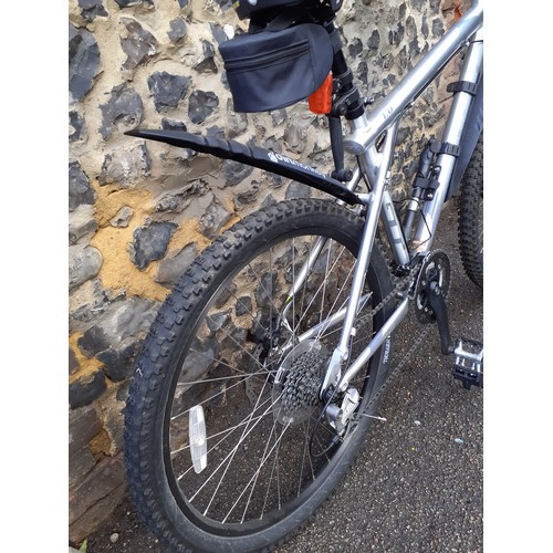 382 - An Avalanche all terrain GT silver coloured mountain bike. Location:G